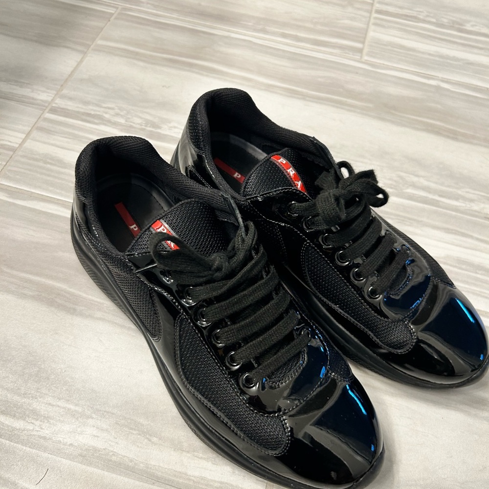 Prada - Picture 2 of 5